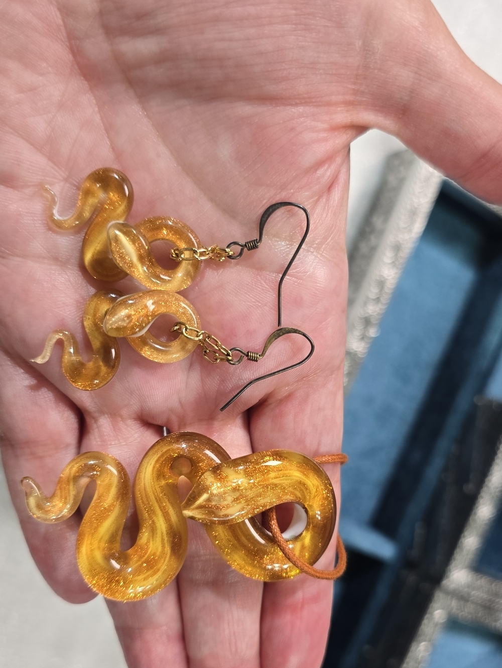 Venetiaurum Murano Glass Golden Glittering Snake Pendant Necklace & Earring Set - Picture 12 of 12